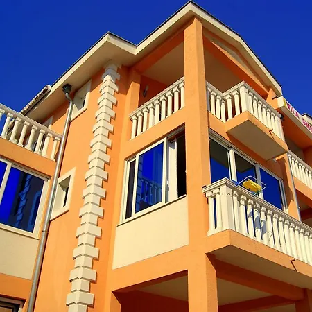 Πανσιόν Vila Smilja *