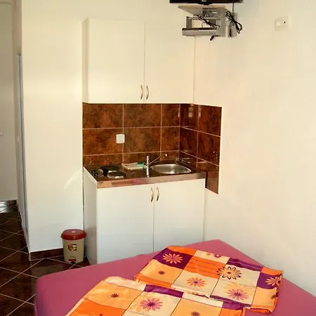 Vila Smilja بيت ضيافة بودغوريتْسا